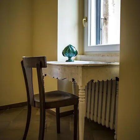 Nel Palazzo Del Re Nasone *