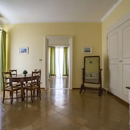 Nel Palazzo Del Re Nasone