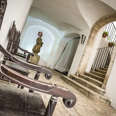 Nel Palazzo Del Re Nasone * Conversano