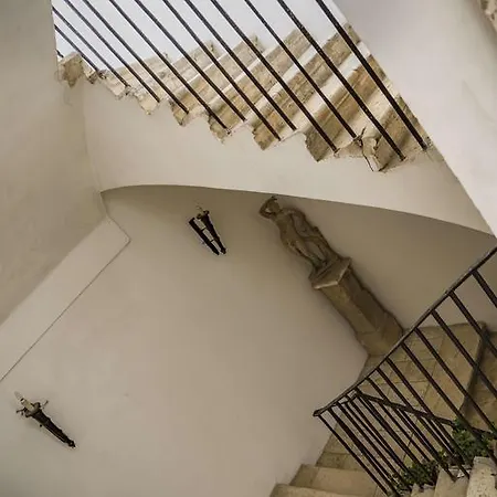 Nel Palazzo Del Re Nasone *