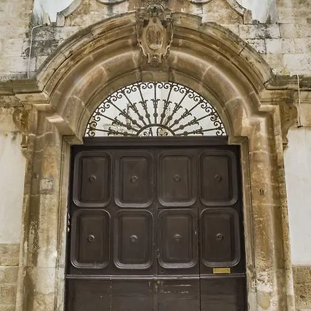 Nel Palazzo Del Re Nasone * Conversano